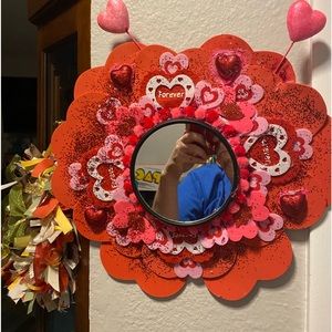 Fun Valentine wreath w/mirror